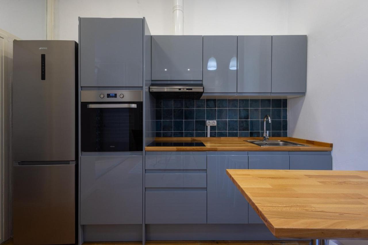 Florit Flats - The Vella Apartment Valenza Esterno foto